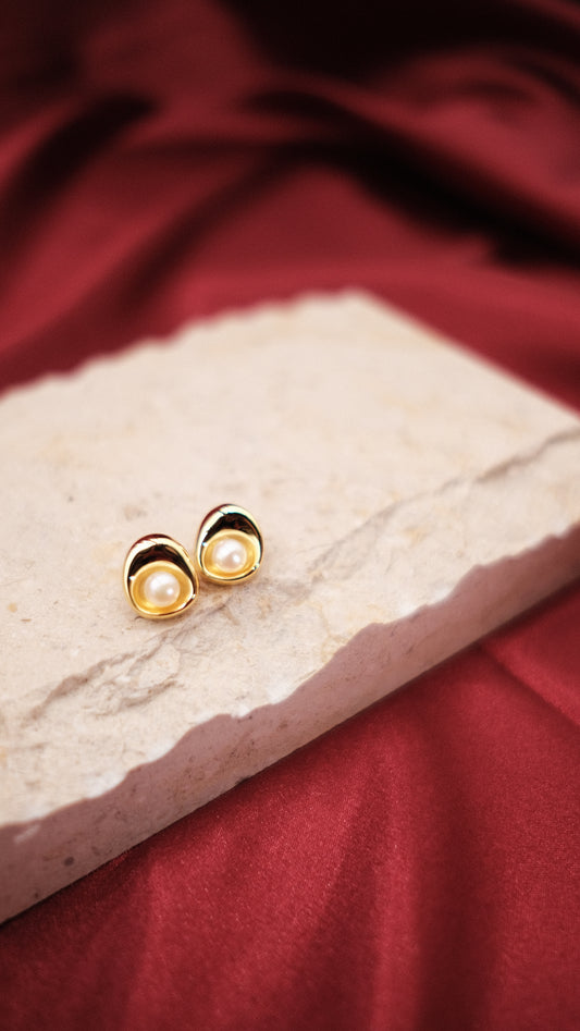 Cove Pearl Studs